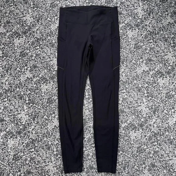 Black Lululemon leggings with mid-rise fit and side pockets - Picture 2 of 7